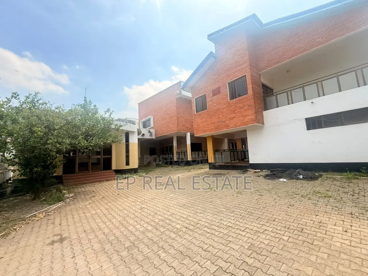 5bdrm Duplex in Asokoro for sale