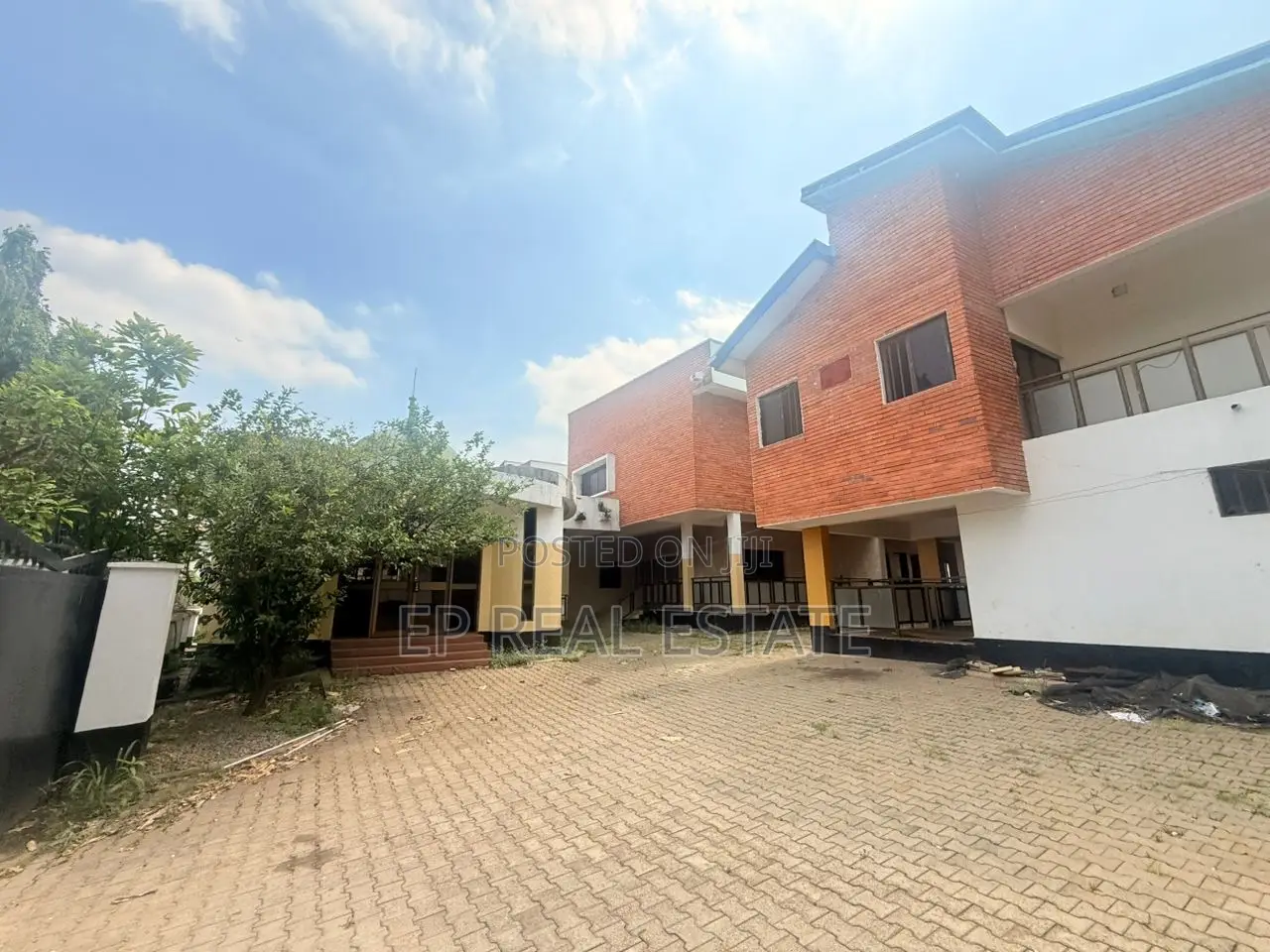 5bdrm Duplex in Asokoro for sale