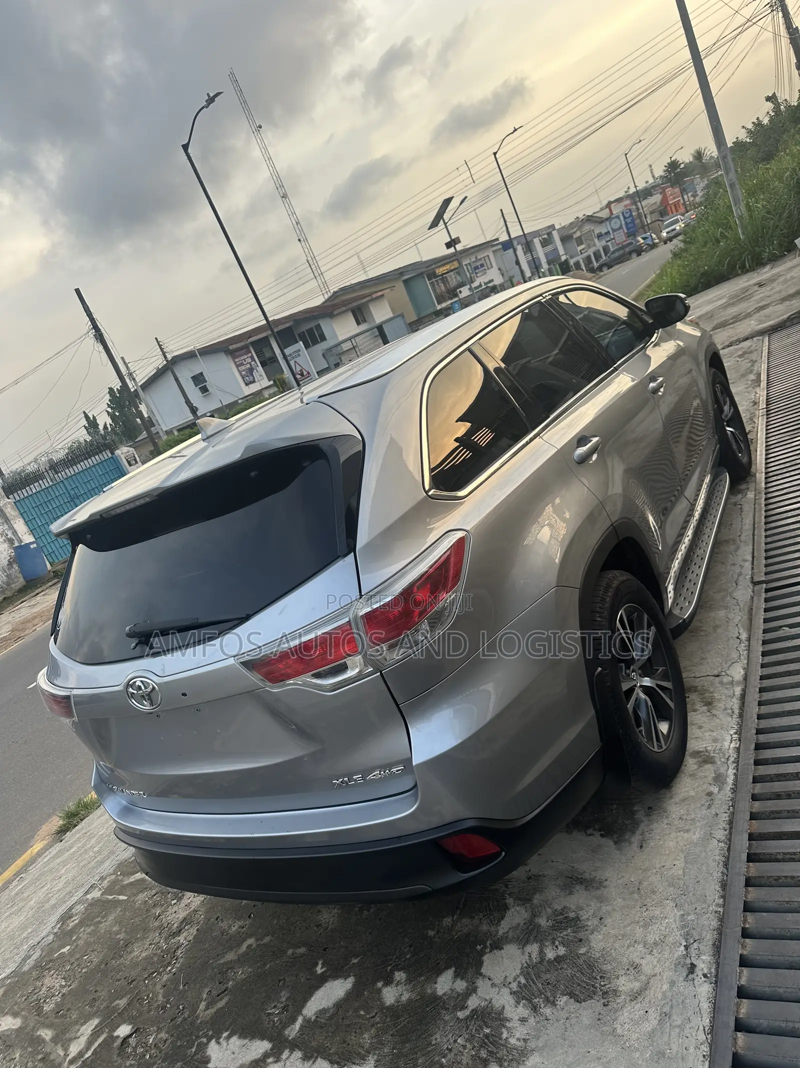 Toyota Highlander XLE 4x4 V6 (3.5L 6cyl 8A) 2017 Silver