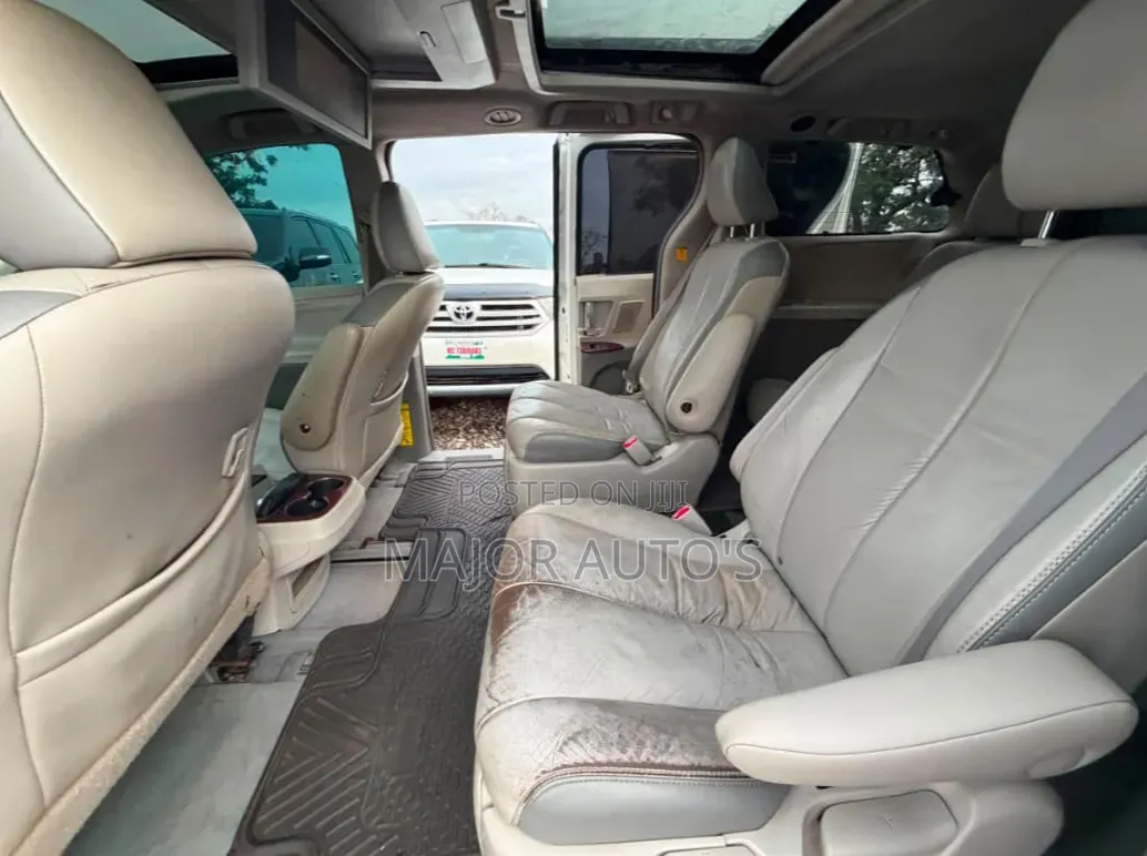 Toyota Sienna XLE 8 Passenger 2012 White