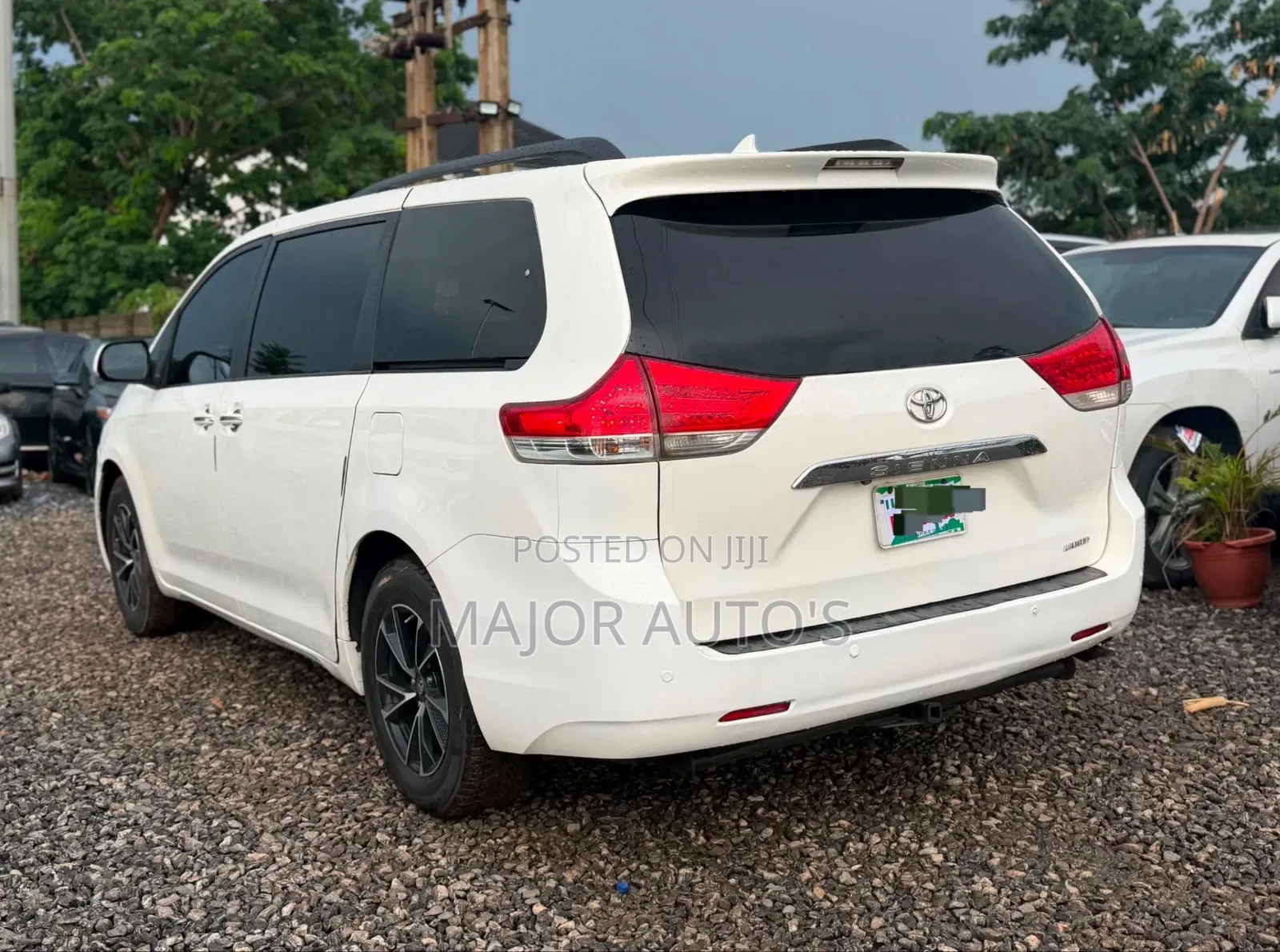 Toyota Sienna XLE 8 Passenger 2012 White