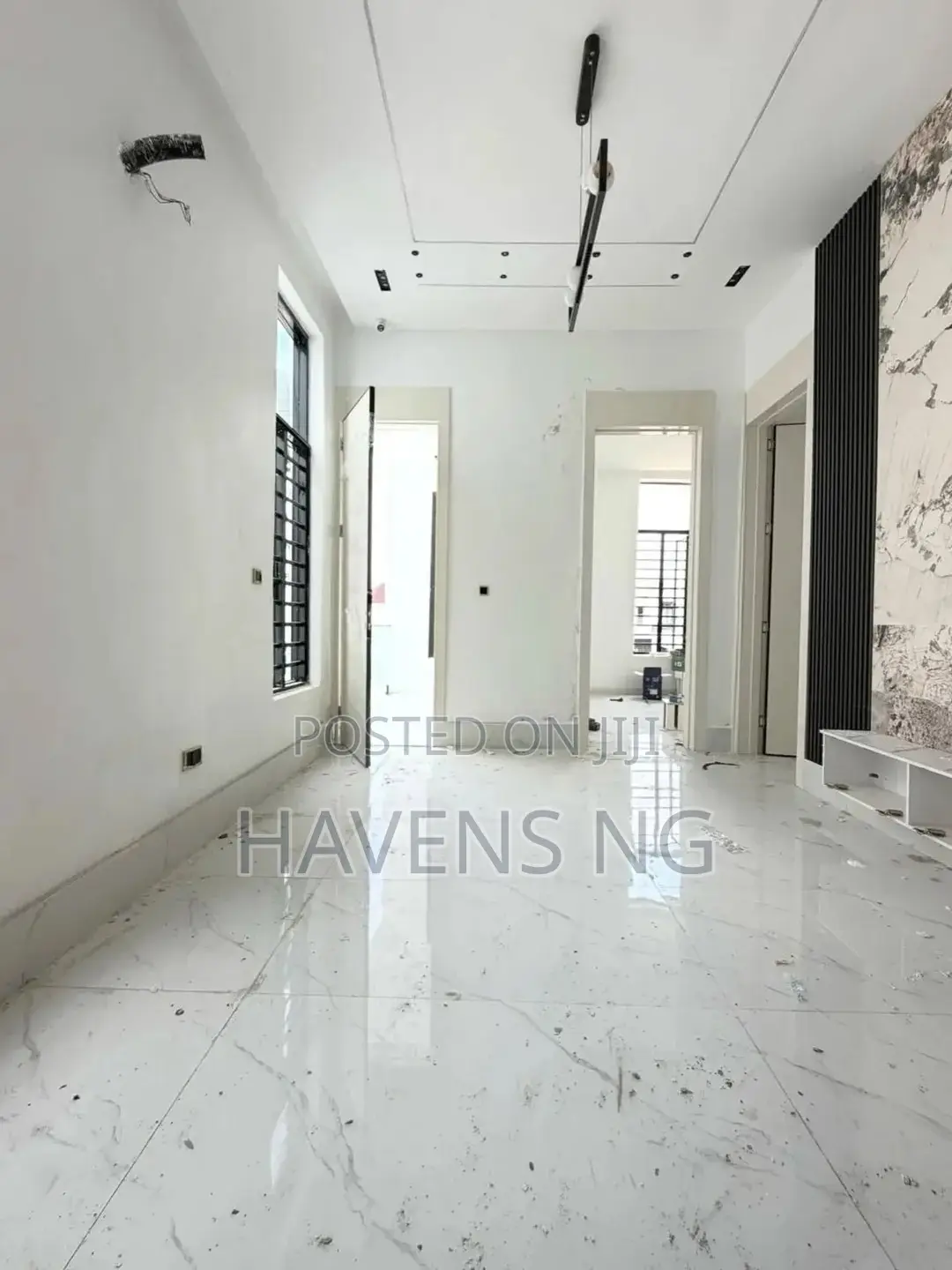 5bdrm Duplex in Chevron for sale