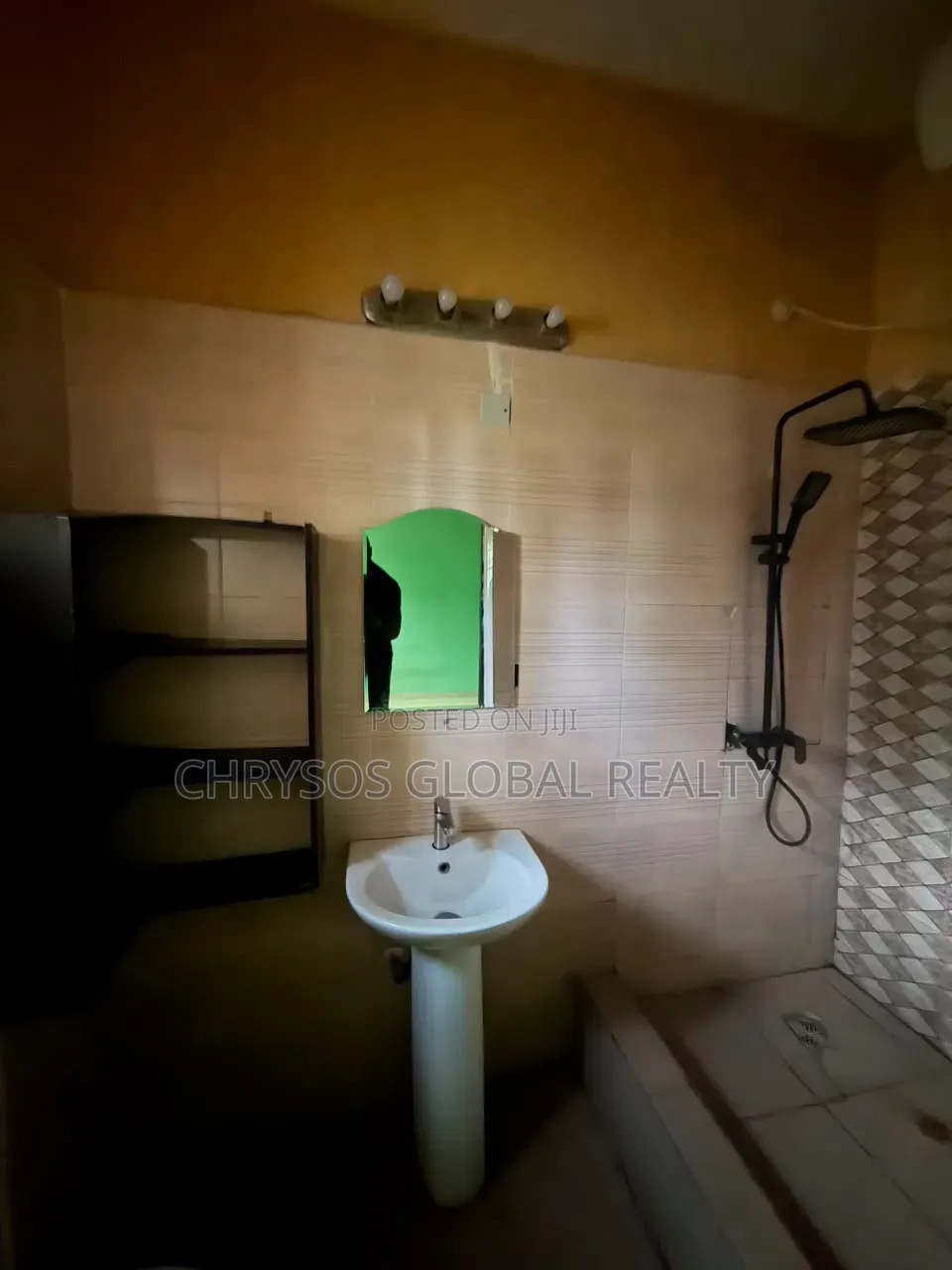 3bdrm Block of Flats in Kolapo Ishola Gra for rent
