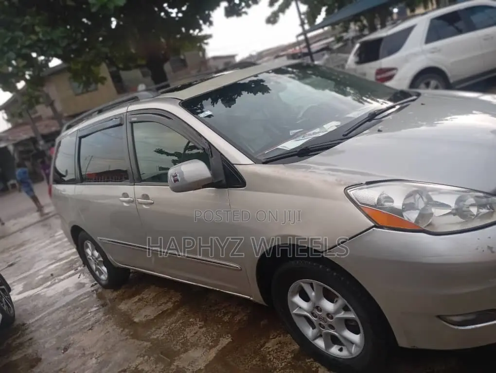 Toyota Sienna XLE Limited AWD 2006 Gold