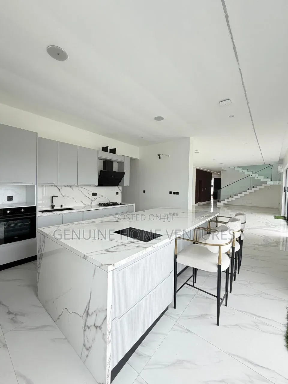 5bdrm Duplex in Ikota for sale