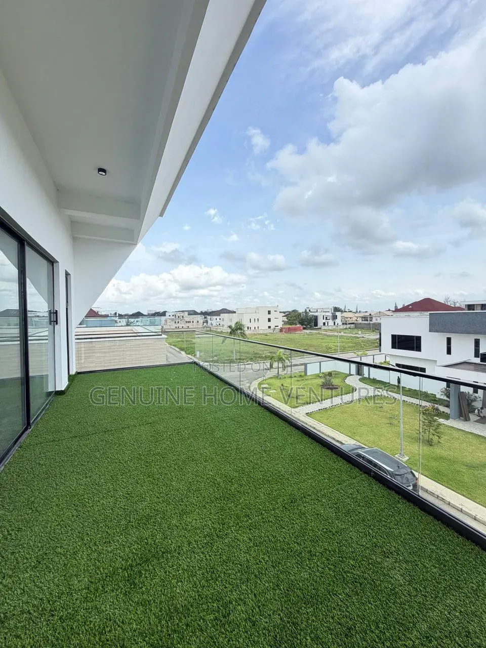 5bdrm Duplex in Ikota for sale