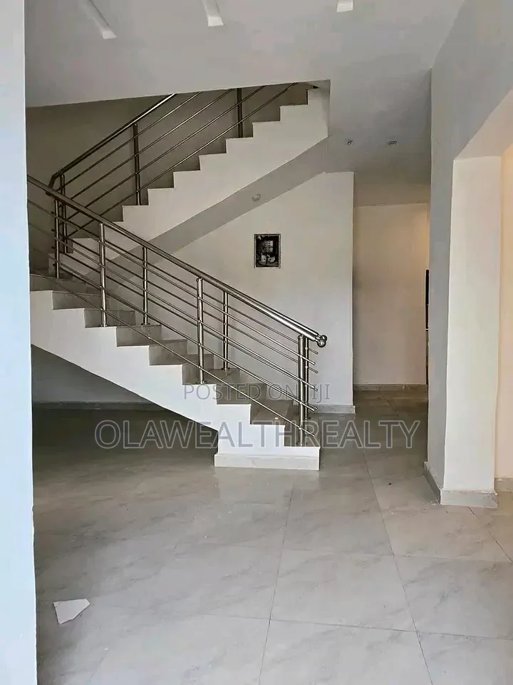 4bdrm Duplex in Kaura for sale