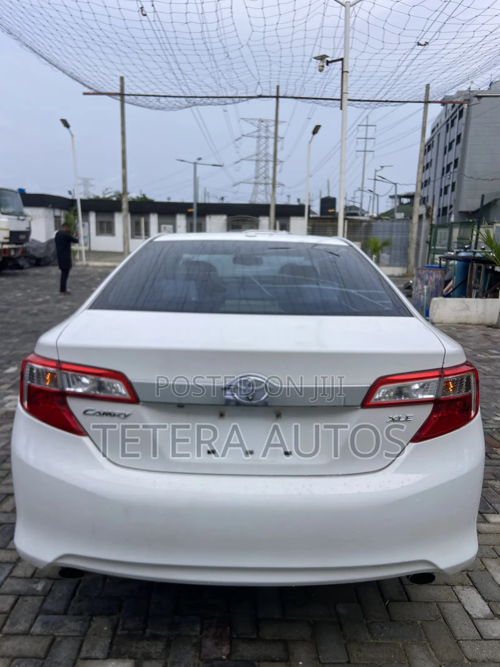 Toyota Camry XLE V6 4dr Sedan (3.5L 6cyl 6A) 2012 White