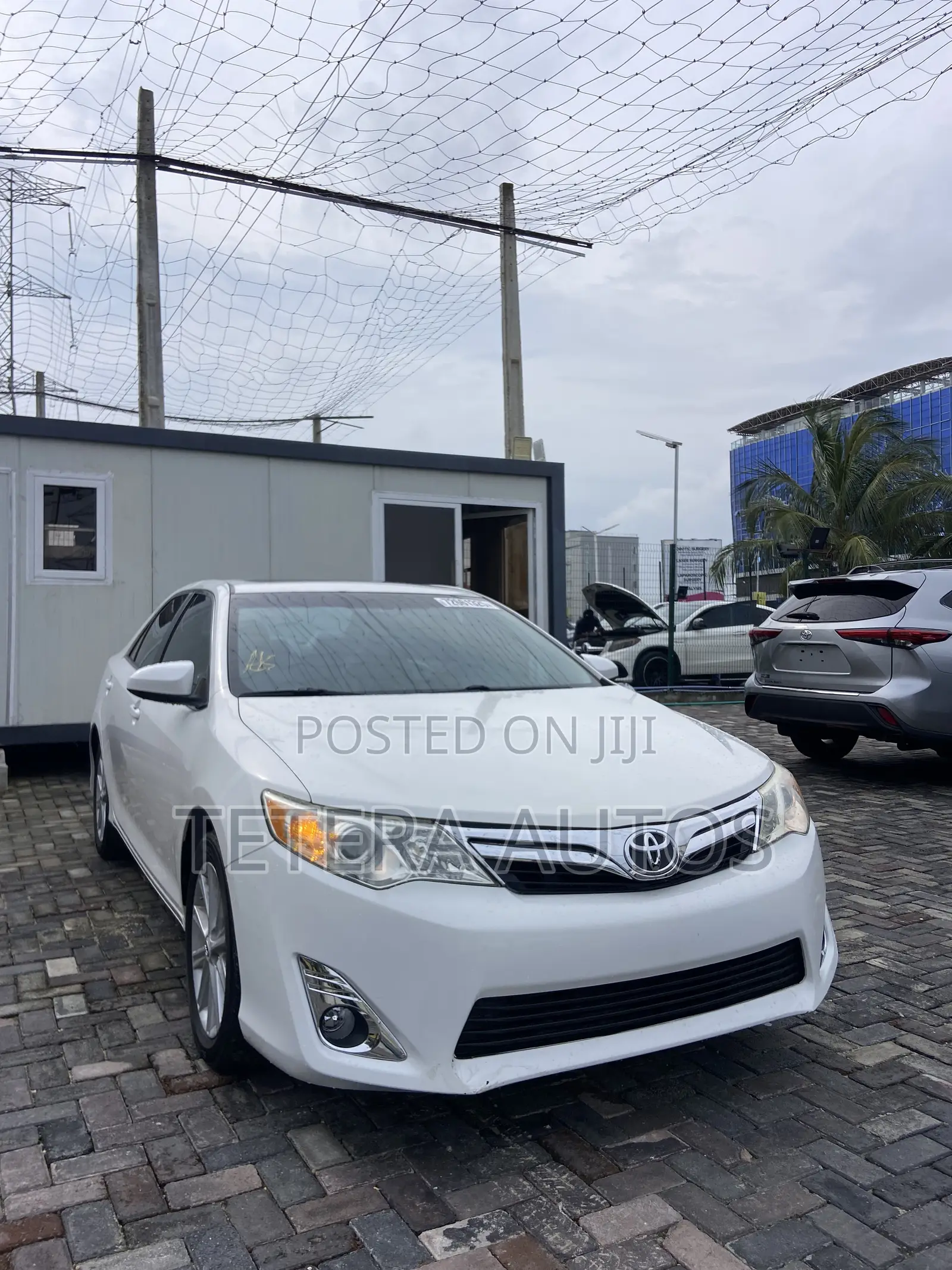 Toyota Camry XLE V6 4dr Sedan (3.5L 6cyl 6A) 2012 White