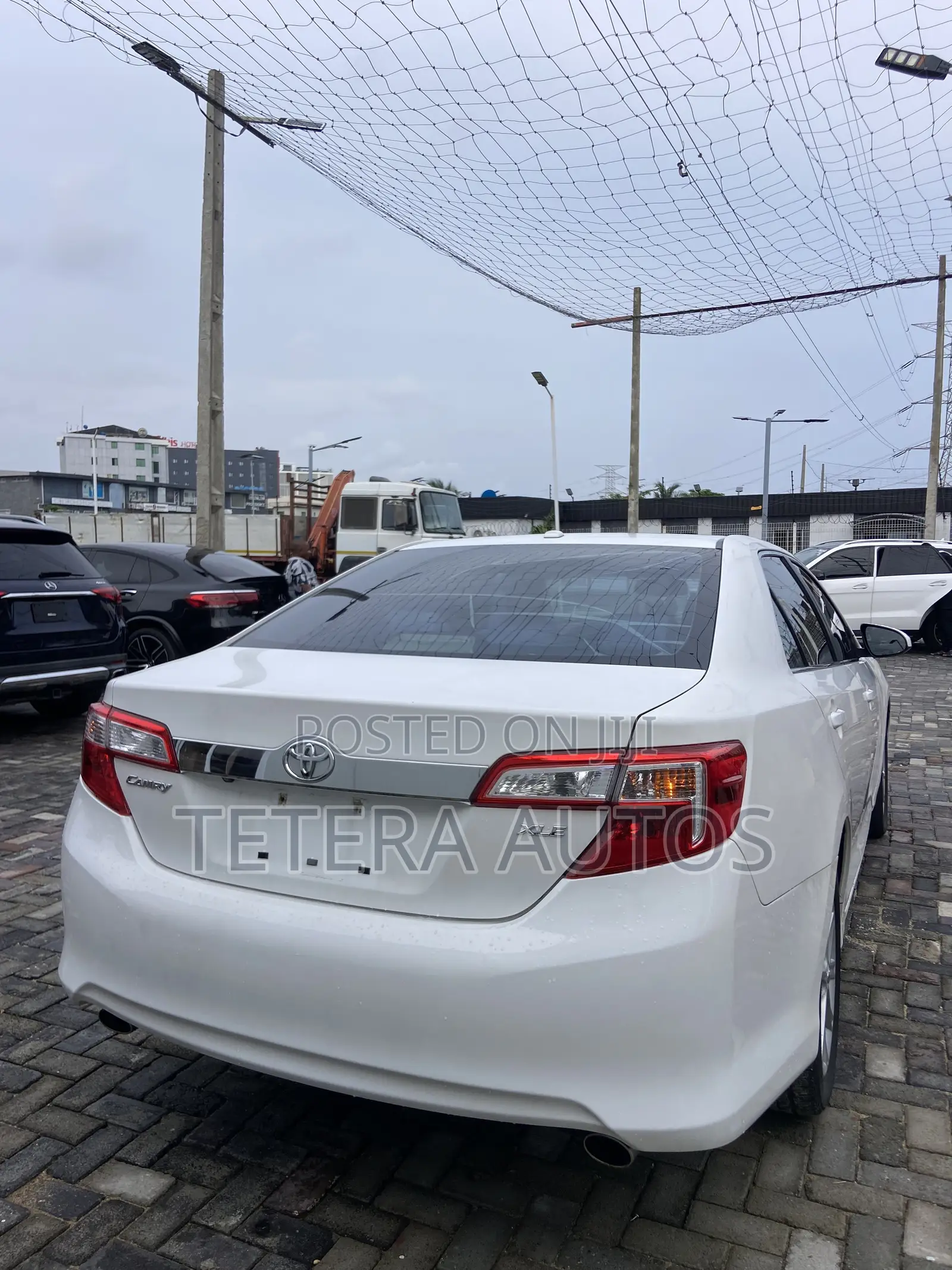 Toyota Camry XLE V6 4dr Sedan (3.5L 6cyl 6A) 2012 White
