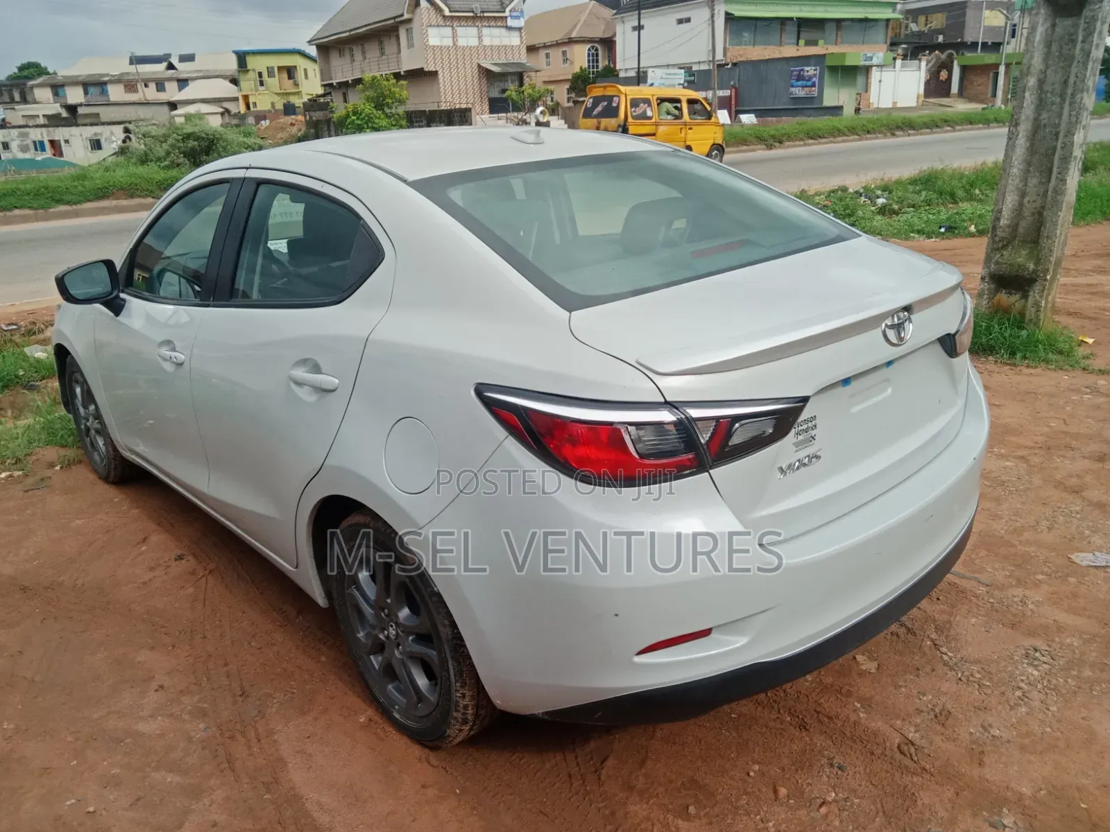 Toyota Yaris 1.5 Sedan XLE 2020 White