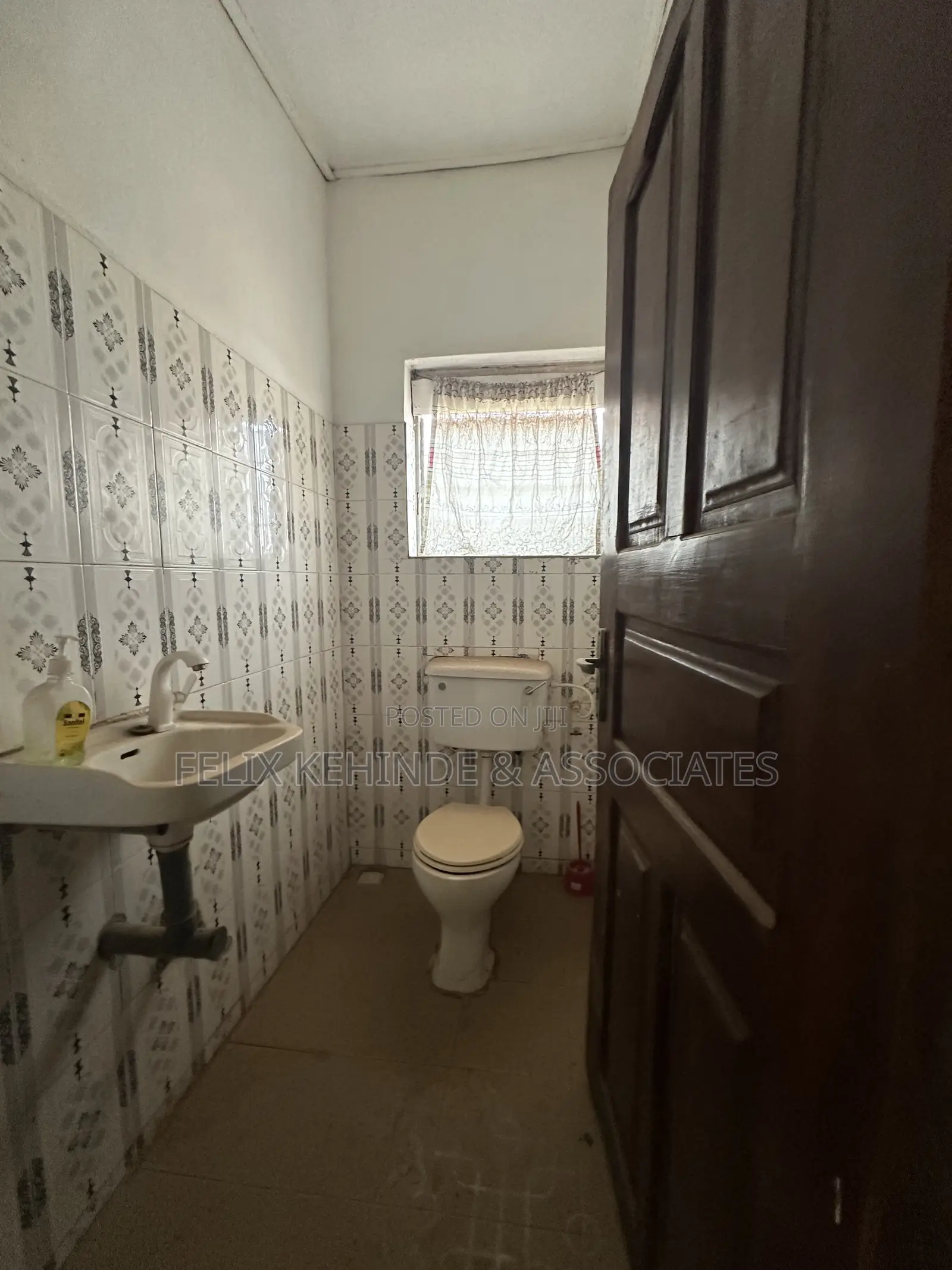 3bdrm Bungalow in Elewuro Estate, Akobo for sale