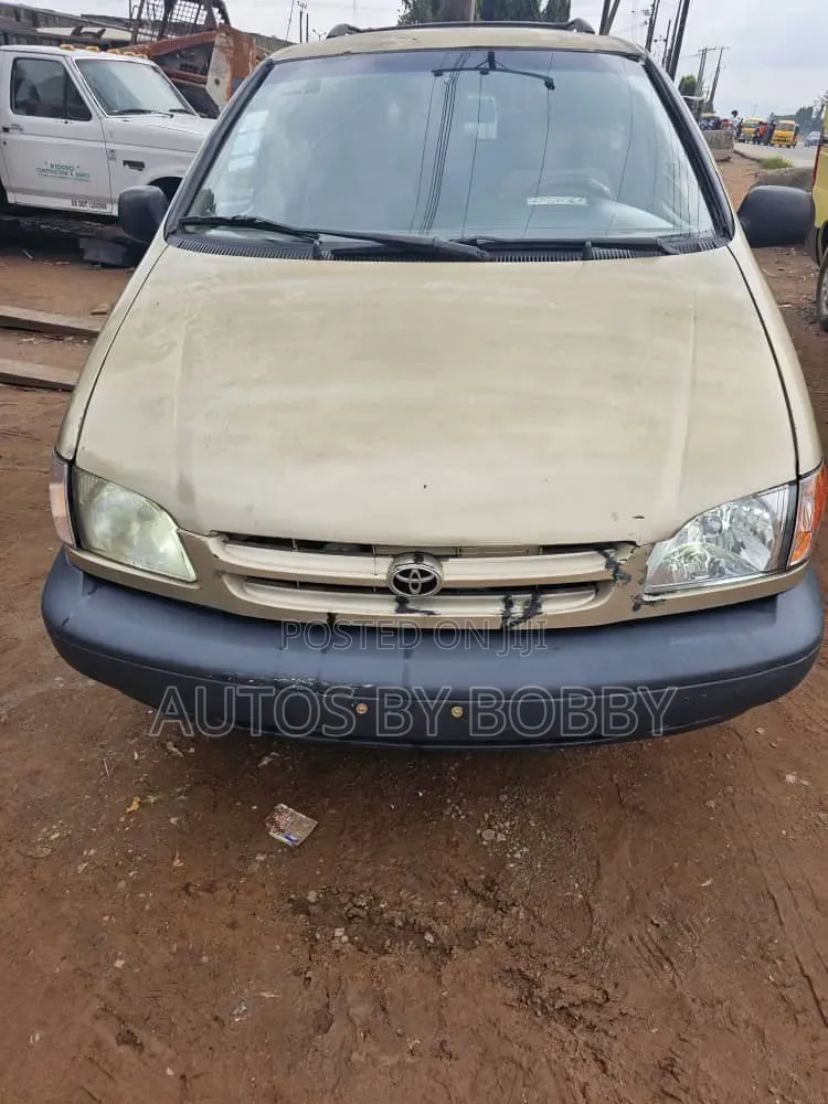 Toyota Sienna LE 2001 Gold