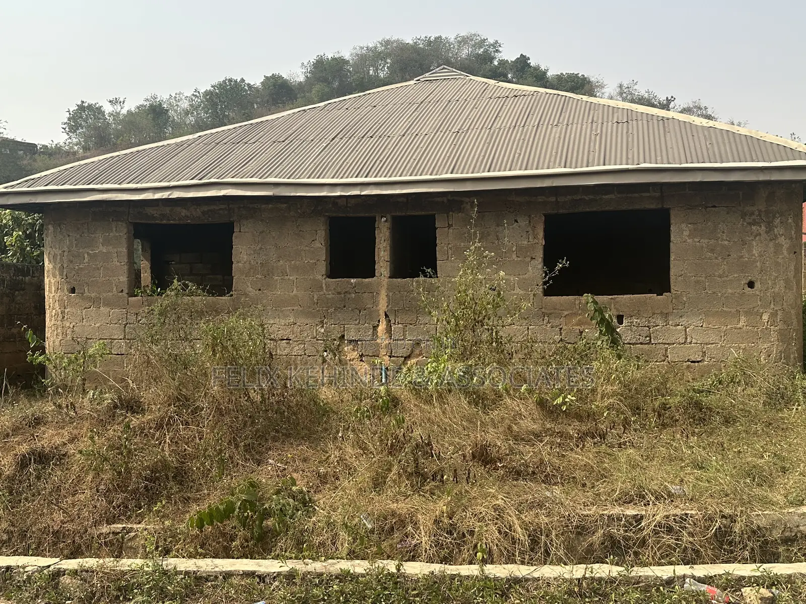 6bdrm Bungalow in St. Anthony Estate, Eleyele for sale