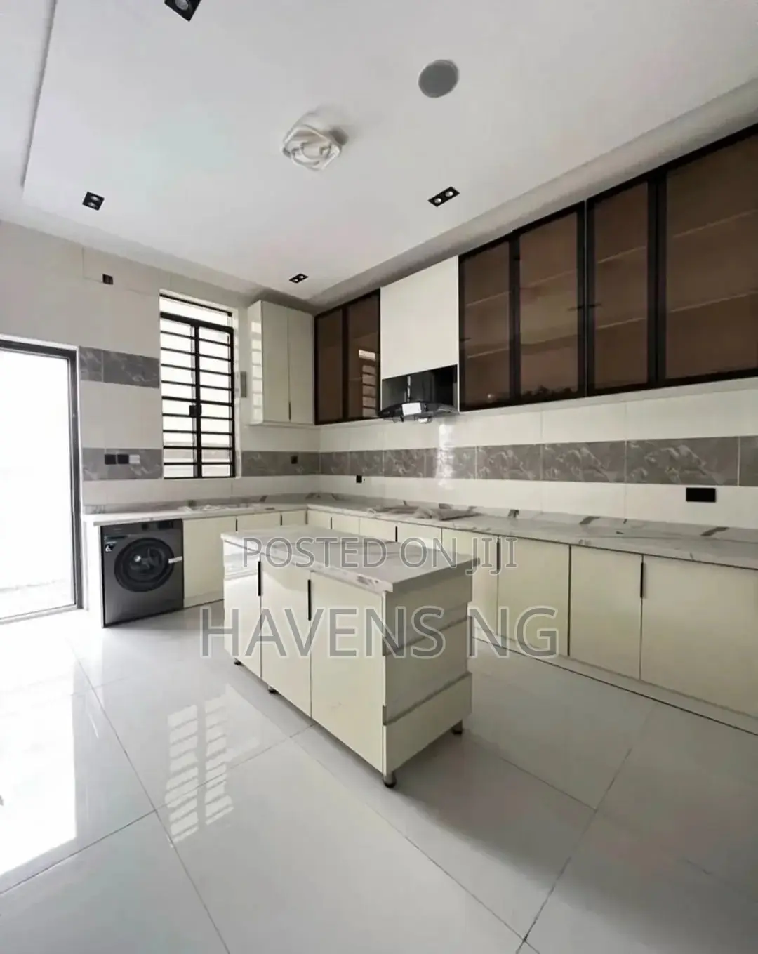 5bdrm Duplex in Lekki Phase 2 for sale