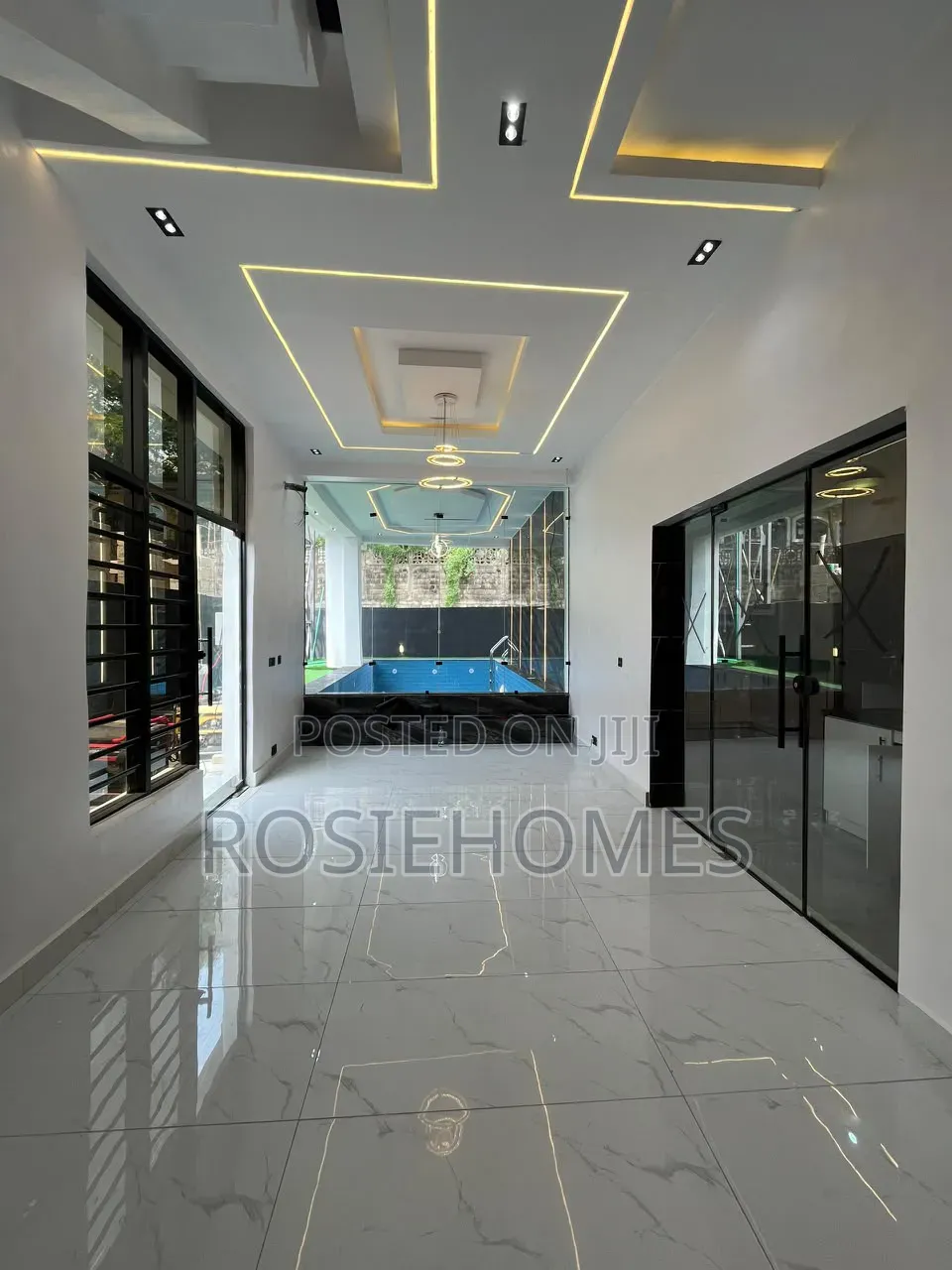6bdrm Duplex in Garden Estate, Chevron for sale
