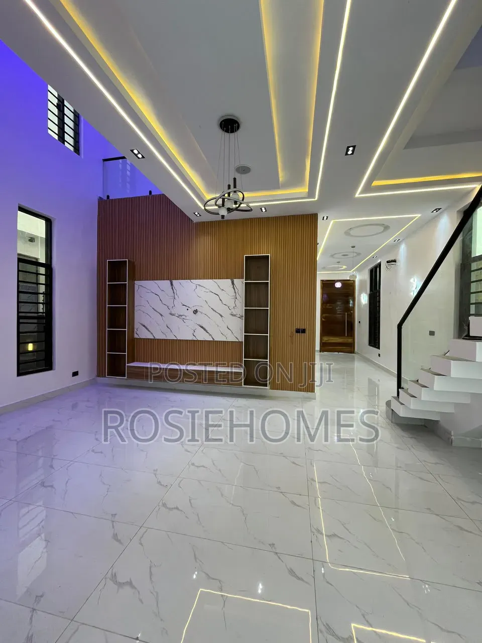 6bdrm Duplex in Garden Estate, Chevron for sale