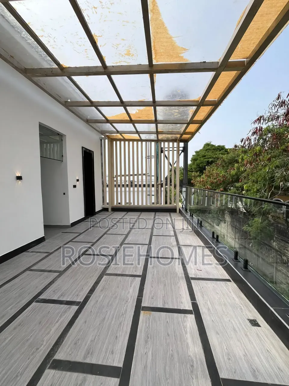 6bdrm Duplex in Garden Estate, Chevron for sale