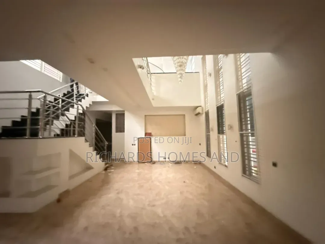 5bdrm House in Banana Island for rent