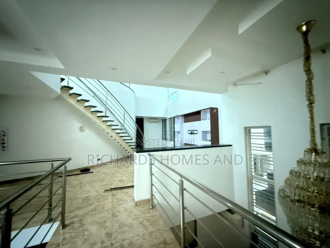 5bdrm House in Banana Island for rent
