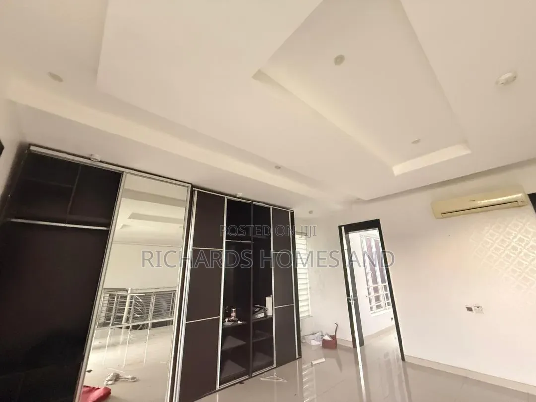 5bdrm House in Banana Island for rent