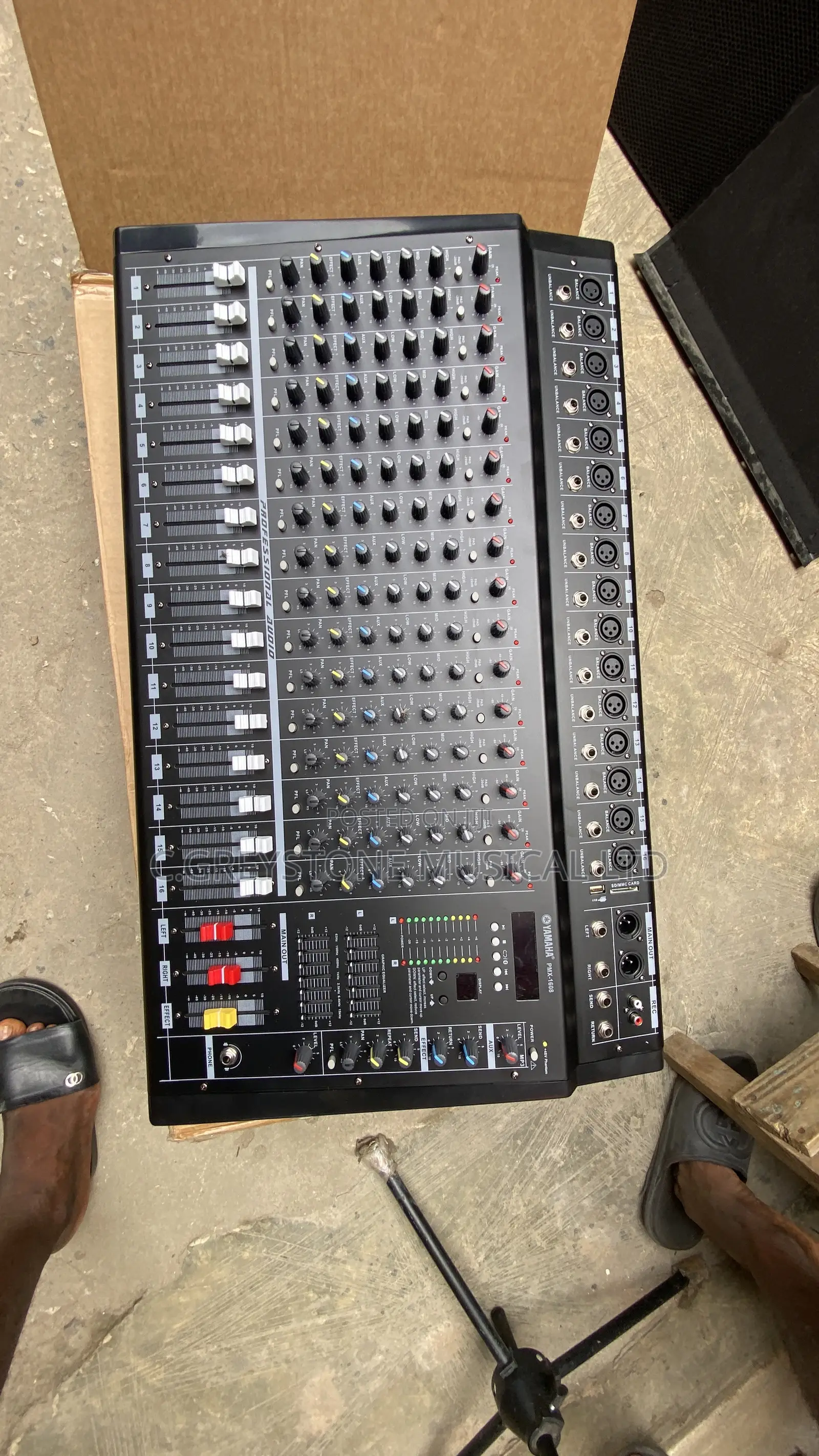 Yamaha 16channels Powered Mixer