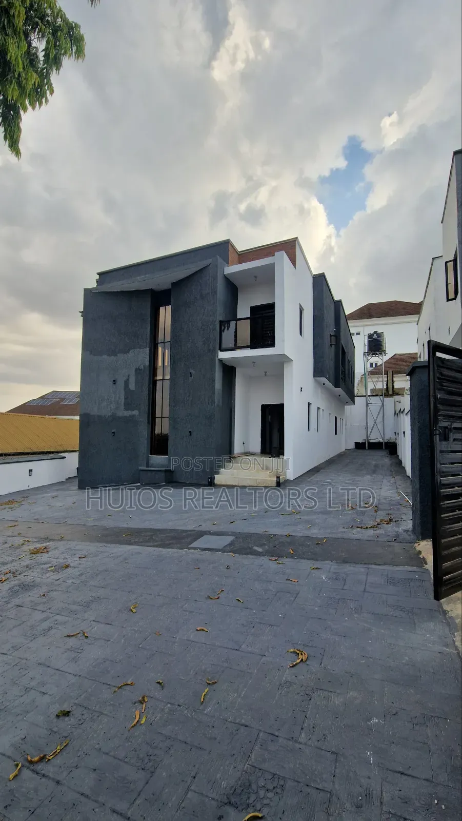 4bdrm Duplex in Alalubosa for sale