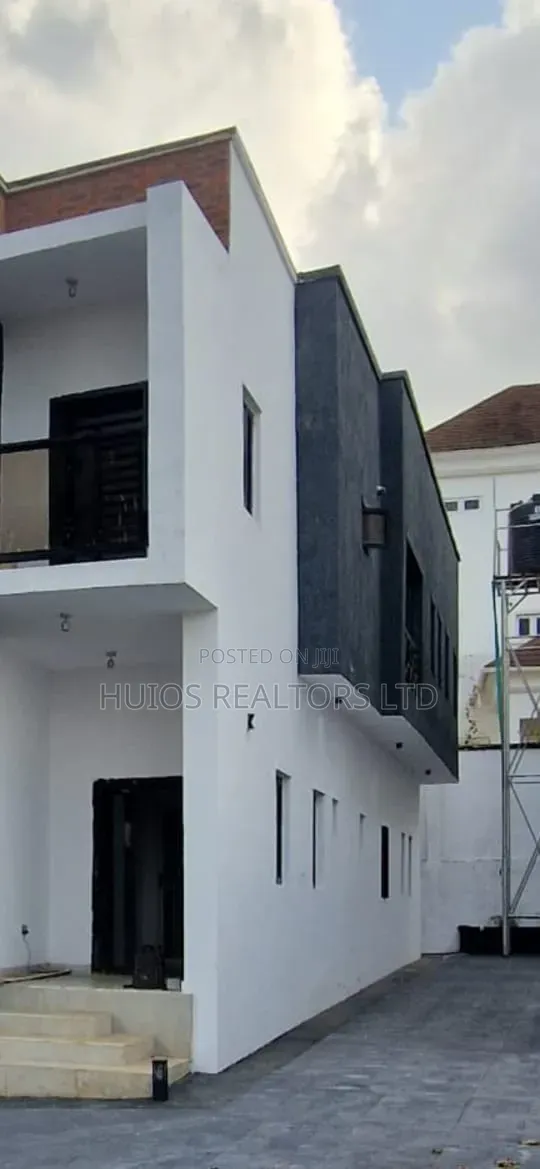 4bdrm Duplex in Alalubosa for sale