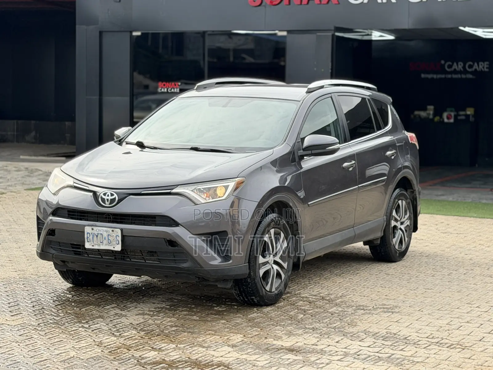 Toyota RAV4 LE AWD (2.5L 4cyl 6A) 2017 Gray