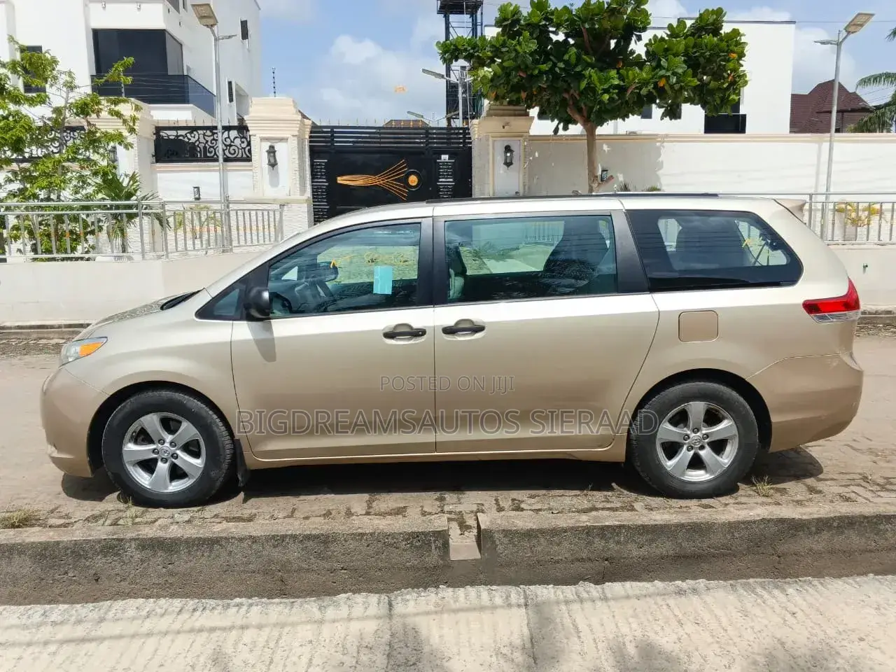 Toyota Sienna 2014 Gold