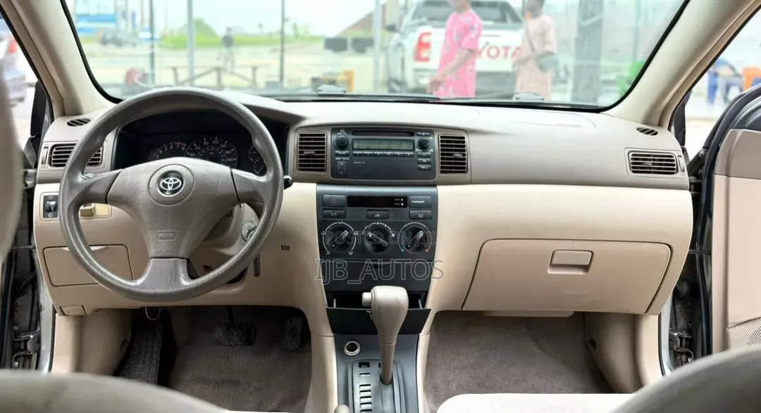 Toyota Corolla LE 2004 Gray
