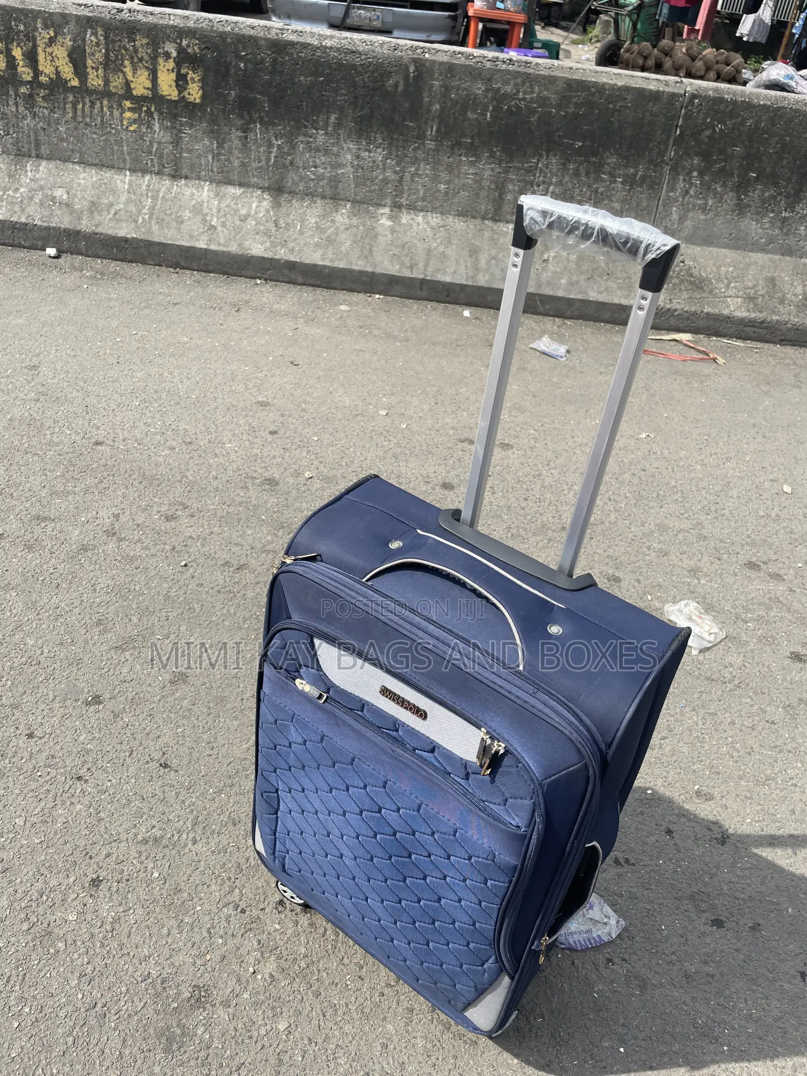 Traveling Box in Port Harcourt Medium Size 45,000