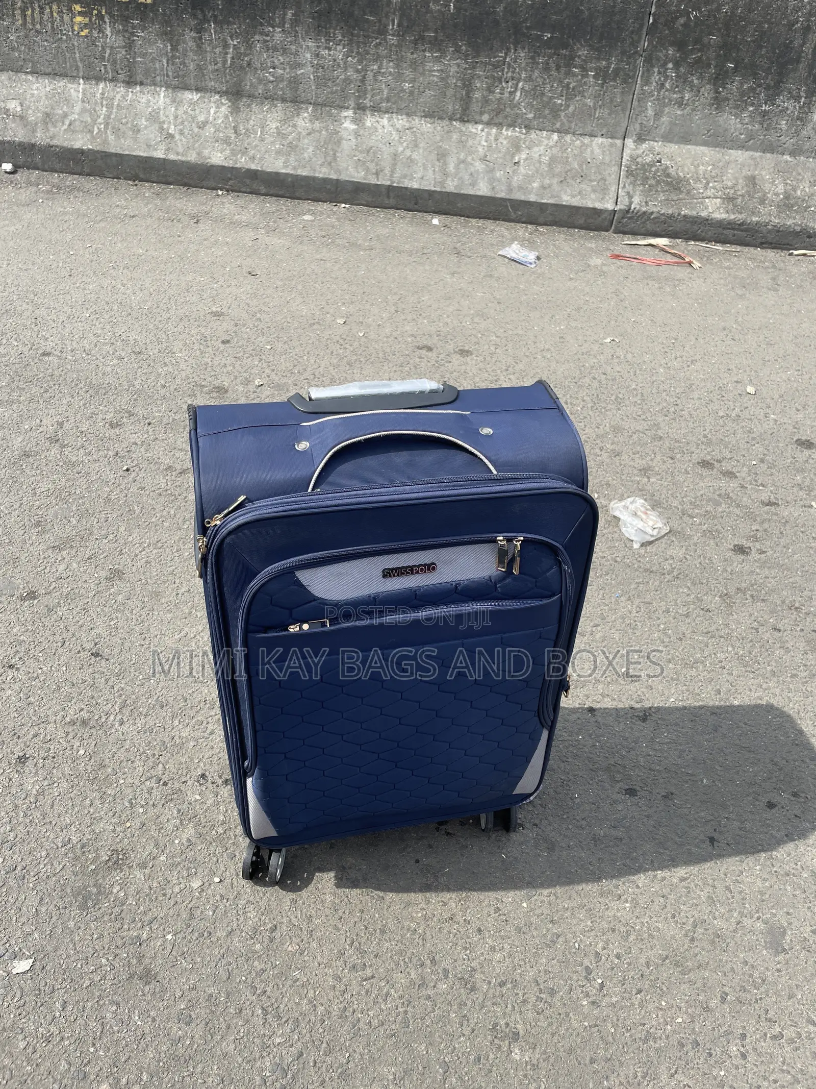 Traveling Box in Port Harcourt Medium Size 45,000