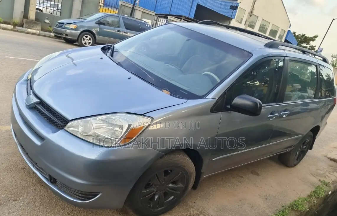 Toyota Sienna LE AWD 2005 Blue