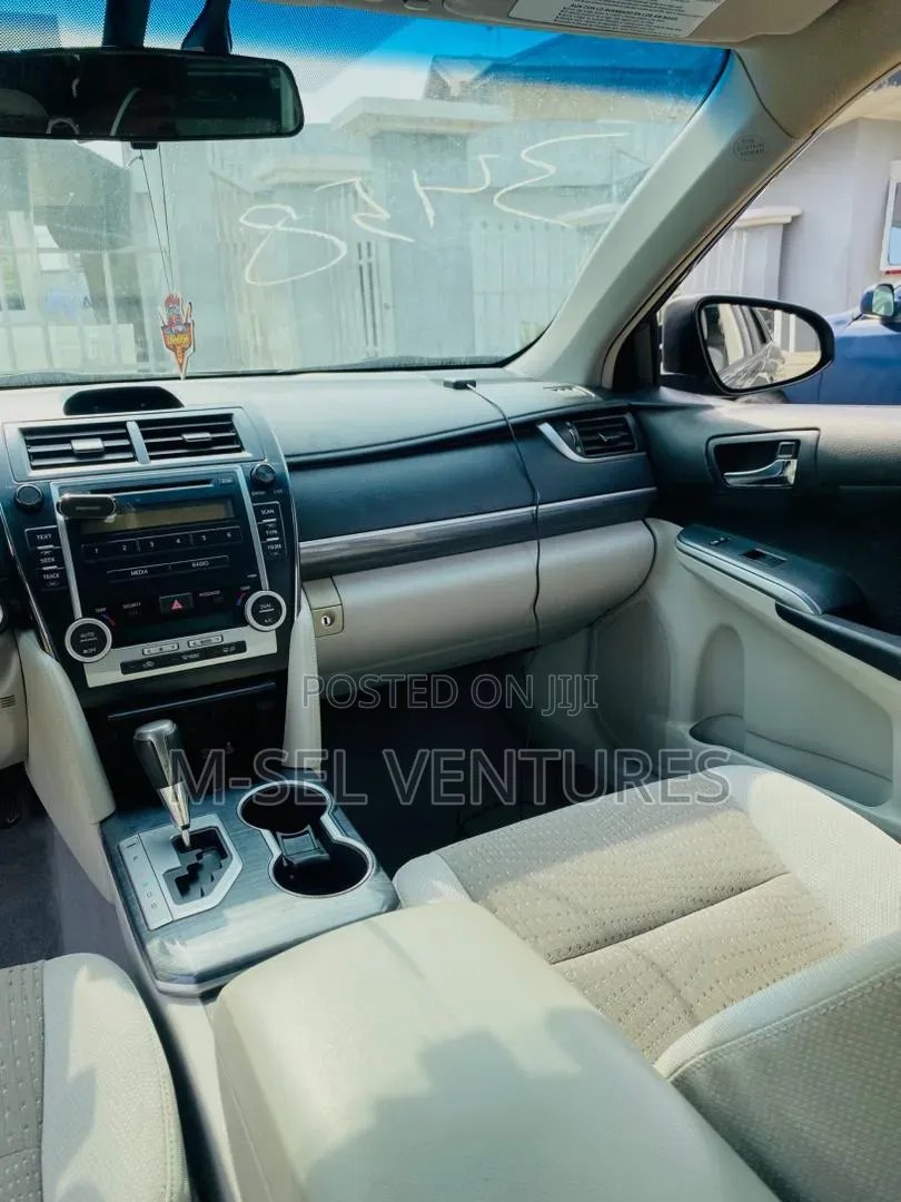 Toyota Camry LE 4dr Sedan (2.5L 4cyl 6A) 2013 Gray
