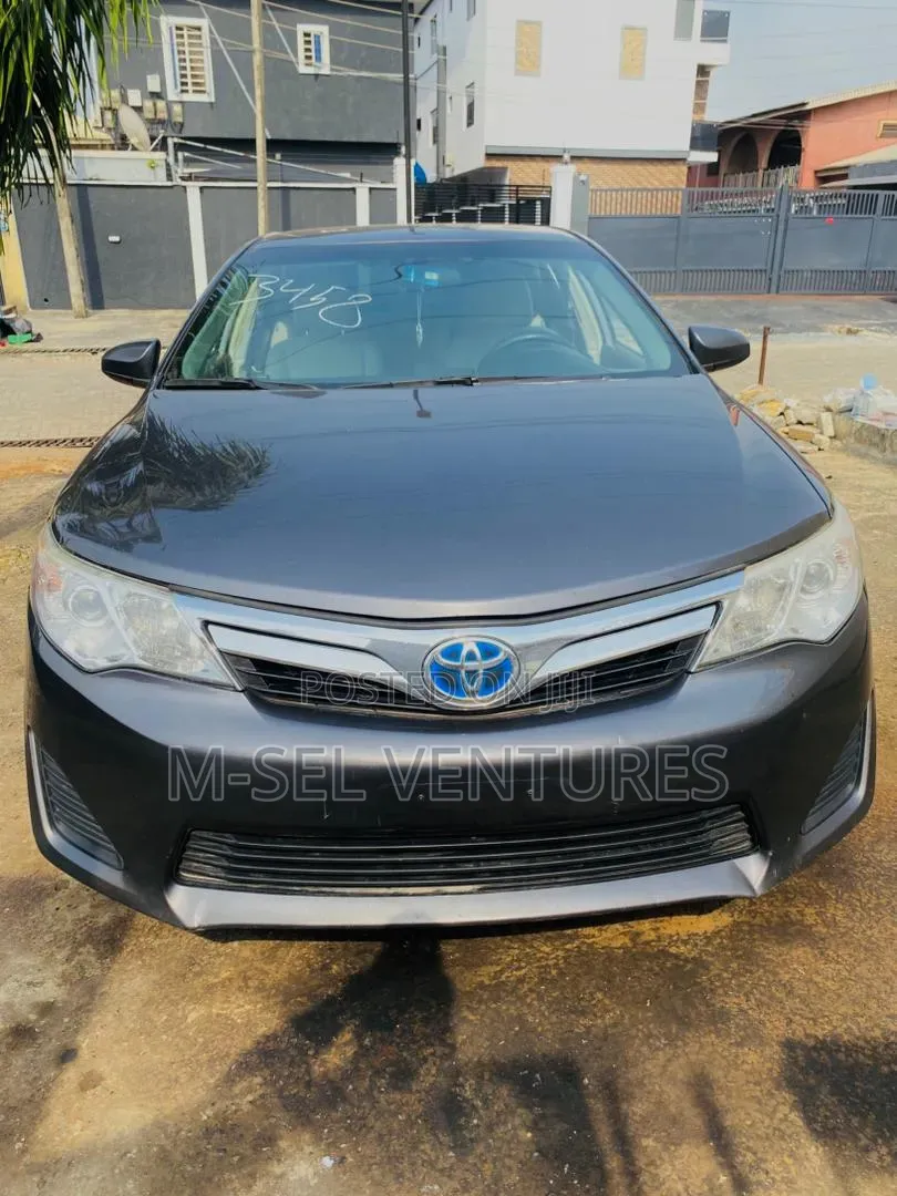 Toyota Camry LE 4dr Sedan (2.5L 4cyl 6A) 2013 Gray
