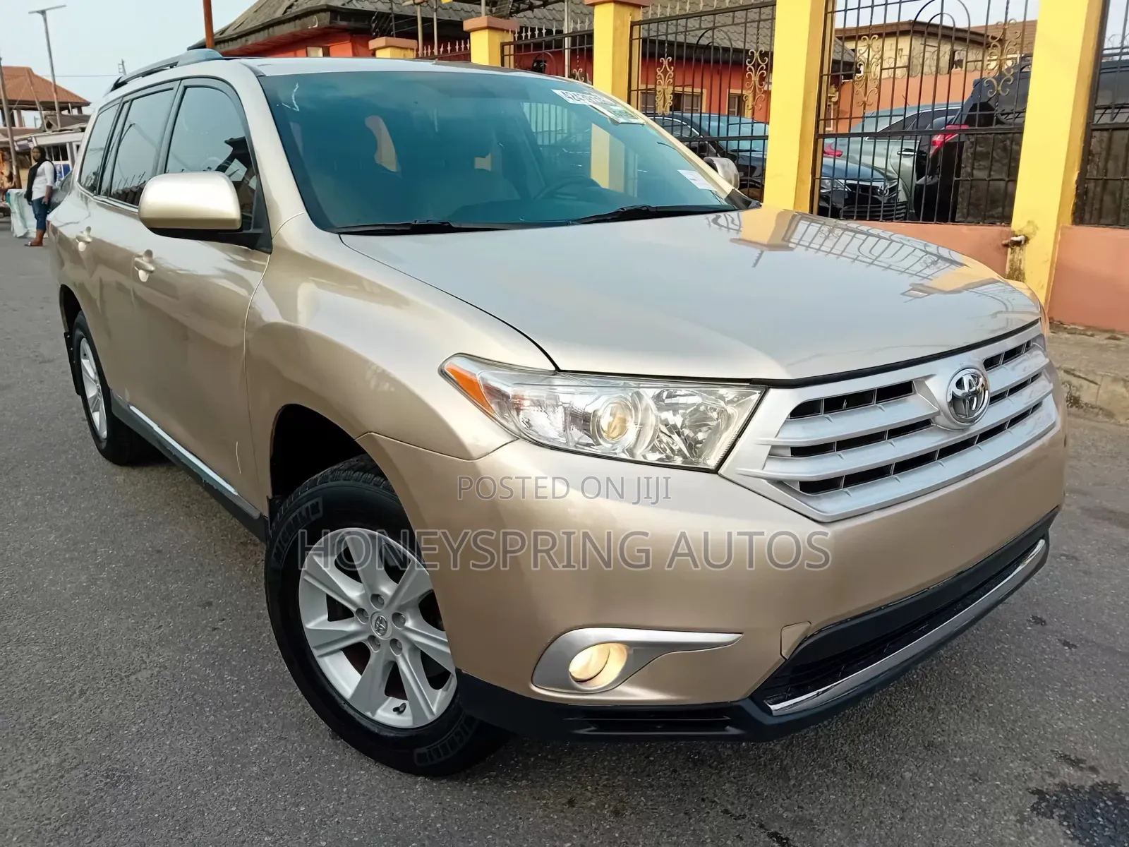 Toyota Highlander 2012 Gold