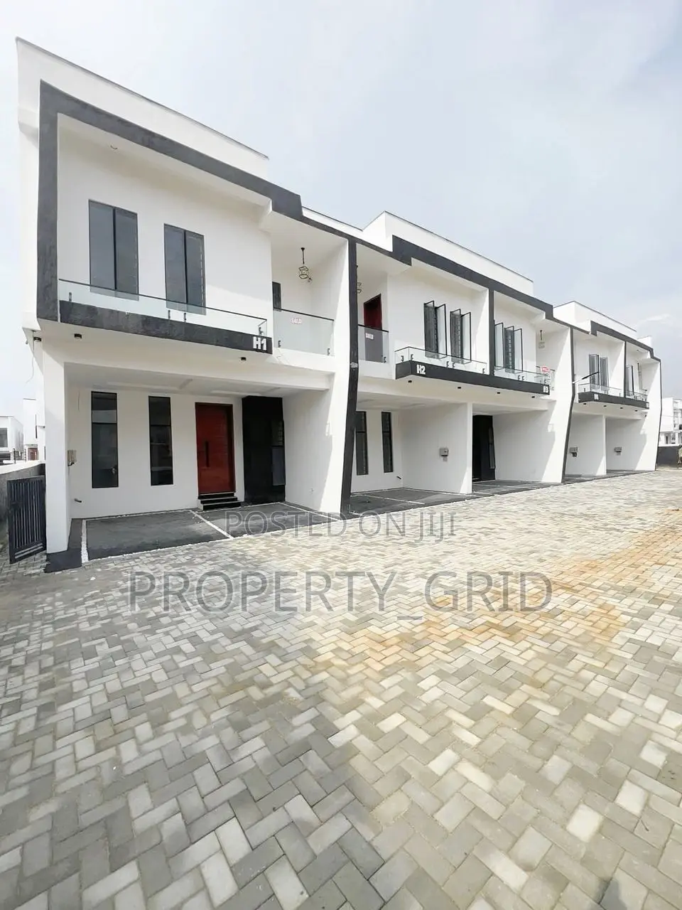 4bdrm Townhouse/Terrace in Ikota for sale