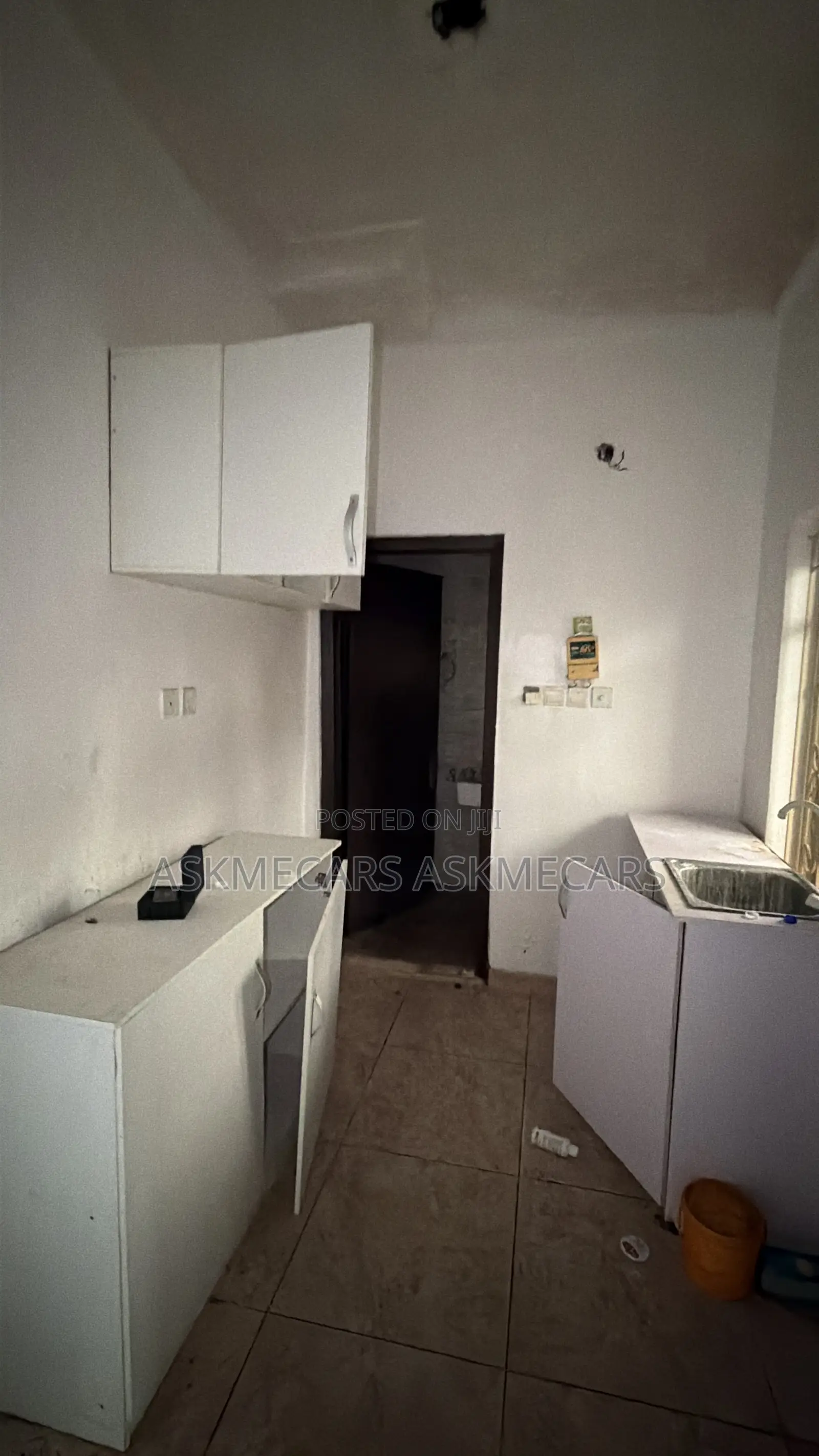 Mini Flat in Chevron for rent
