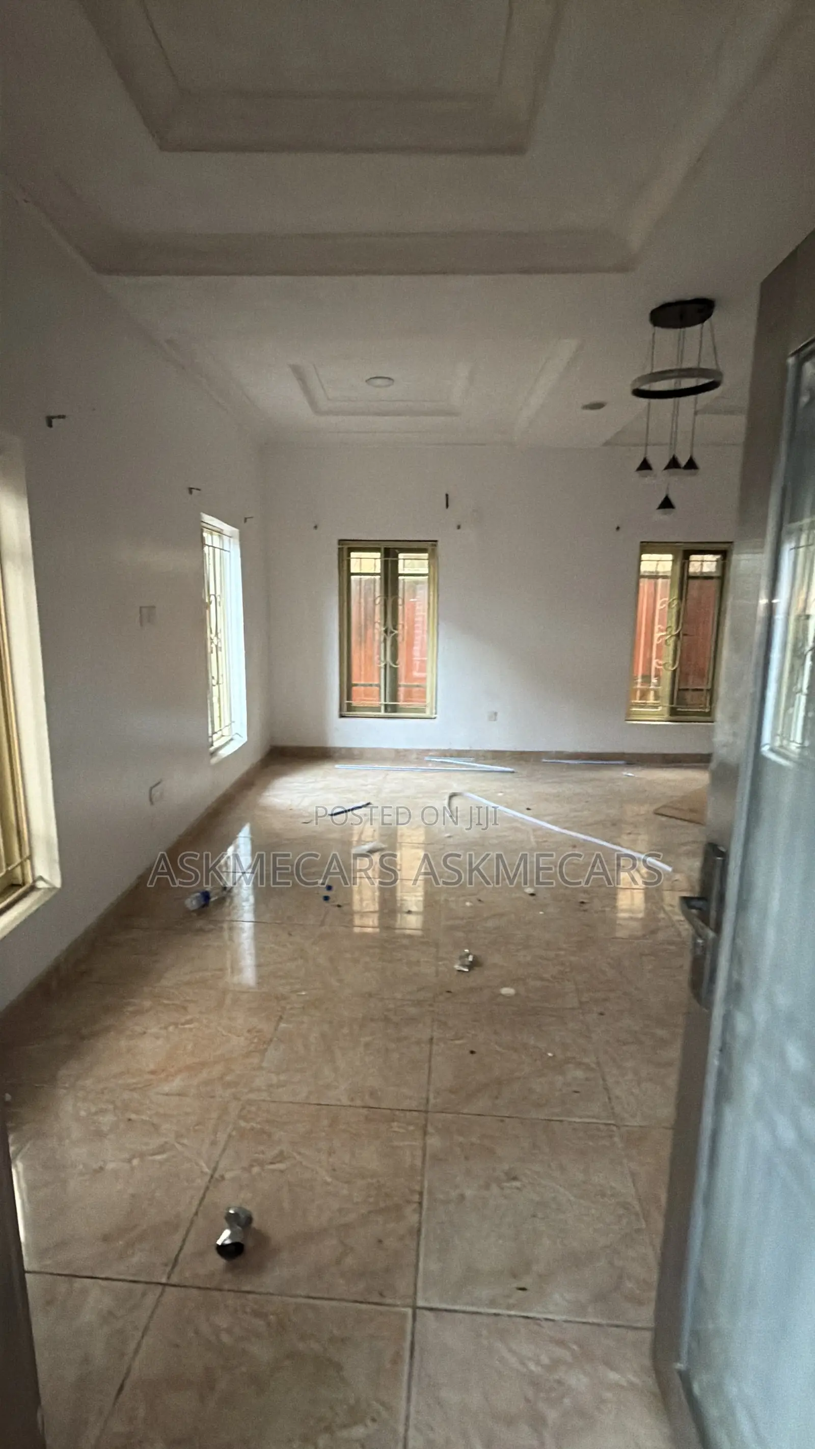 Mini Flat in Chevron for rent