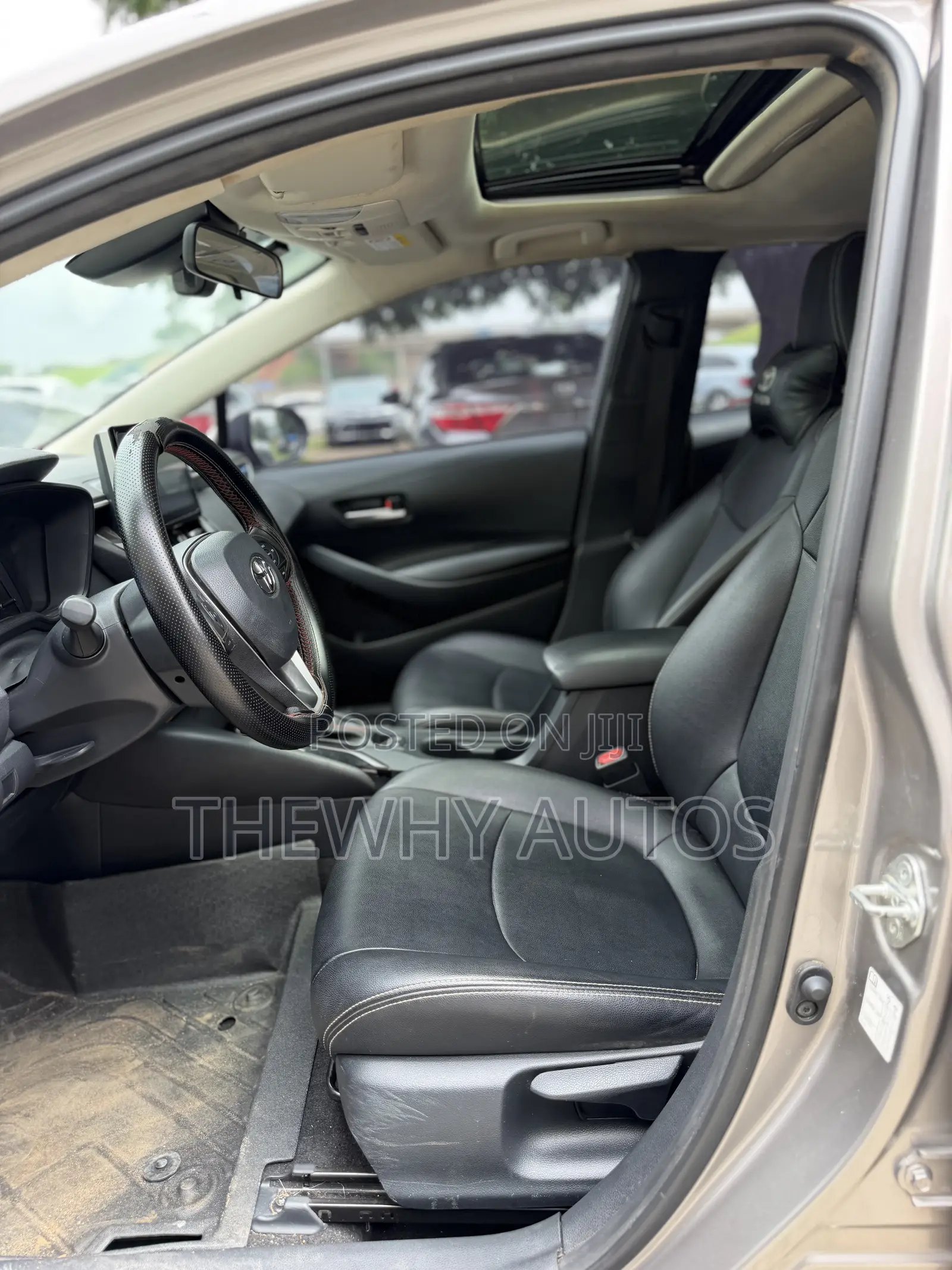 Toyota Corolla XLE 2021 Brown