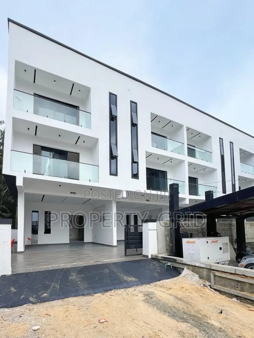 4bdrm Townhouse/Terrace in Ikota for sale