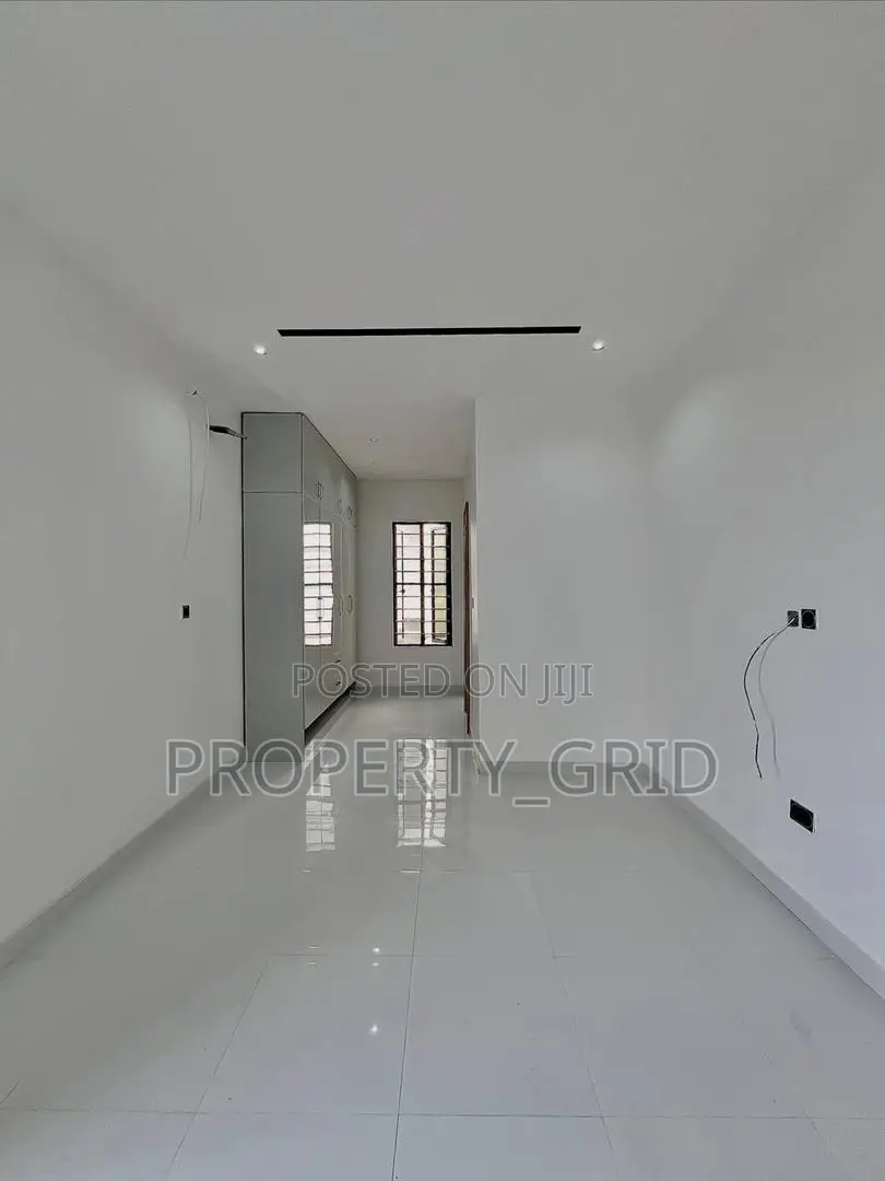 4bdrm Townhouse/Terrace in Ikota for sale