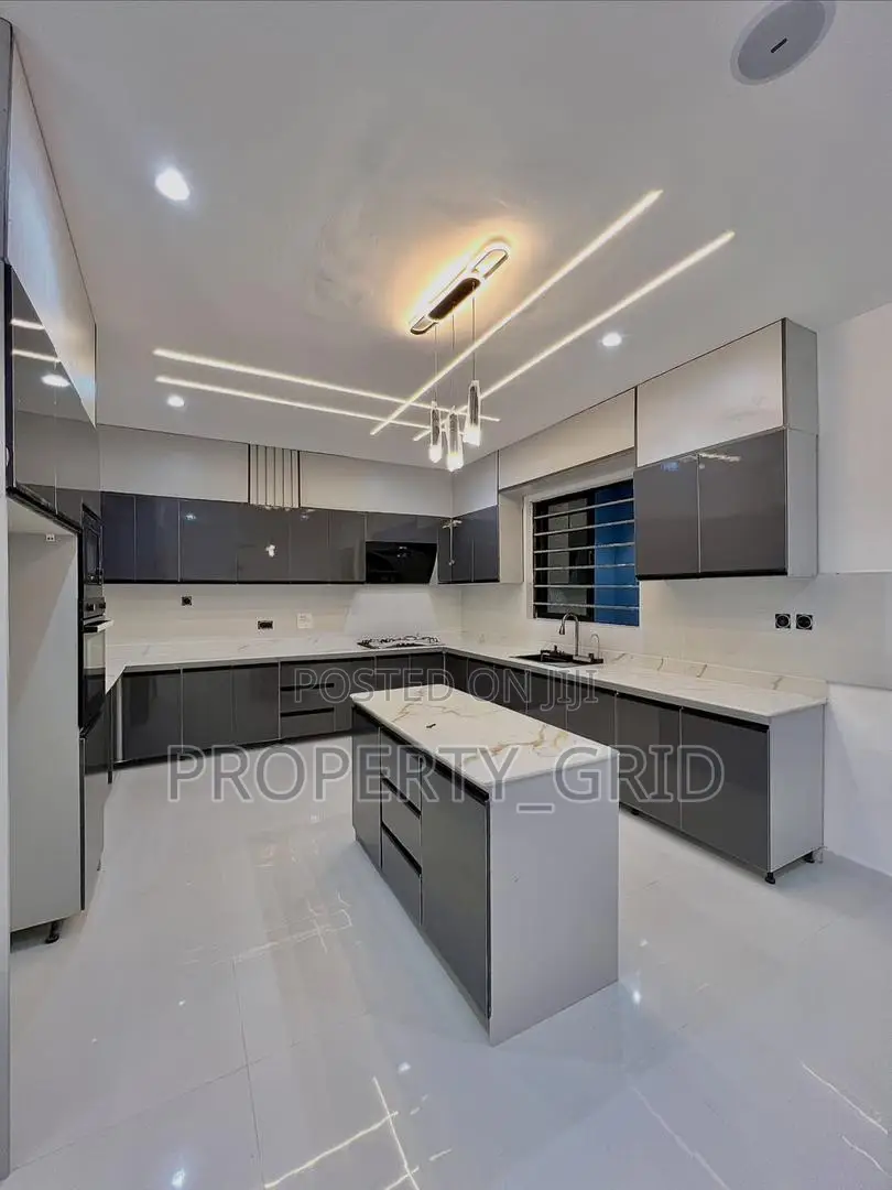 4bdrm Townhouse/Terrace in Ikota for sale