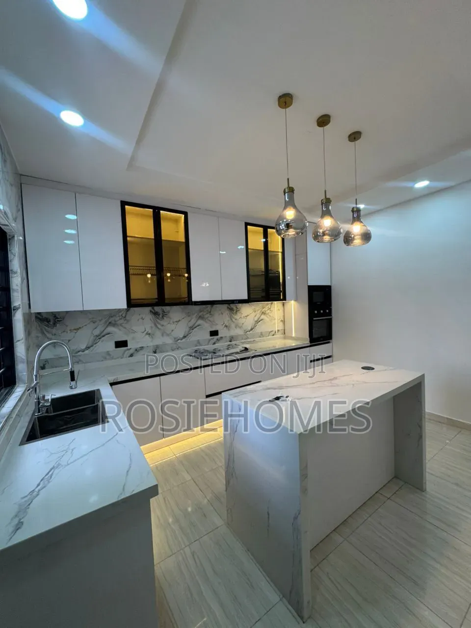 5bdrm Duplex in Garden Estate, Chevron for sale