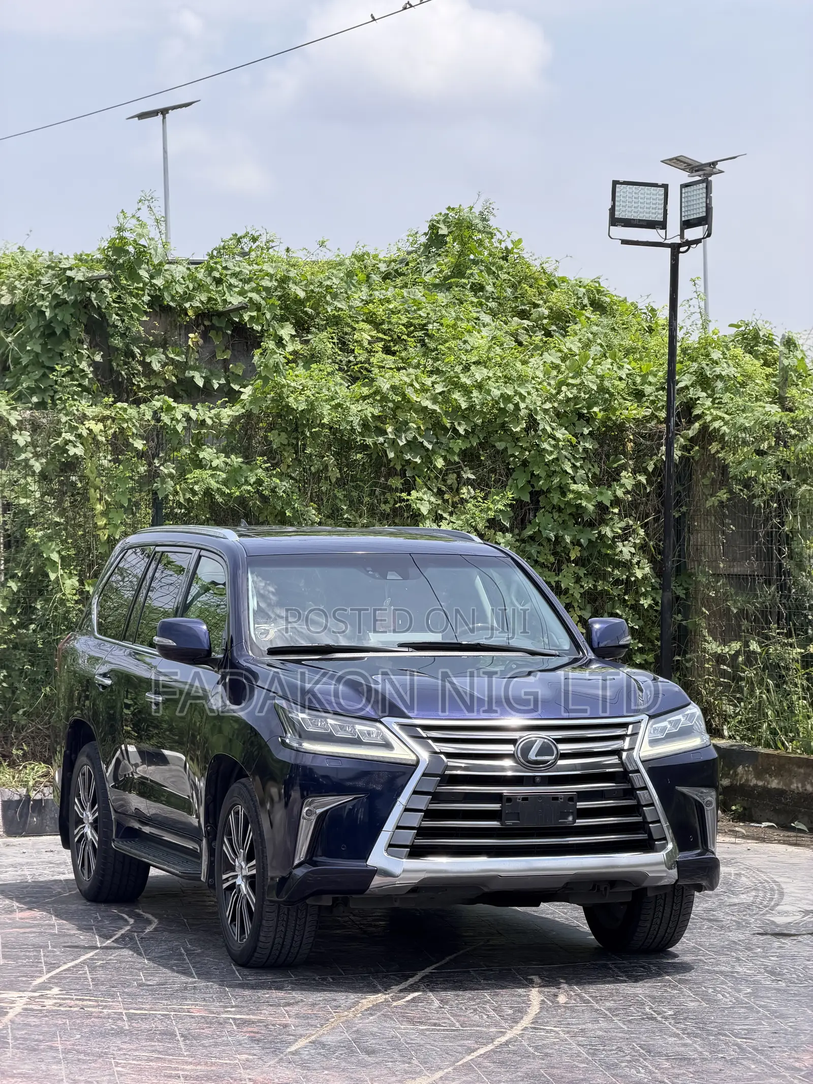Lexus LX 570 (5 seats) AWD 2018 Blue