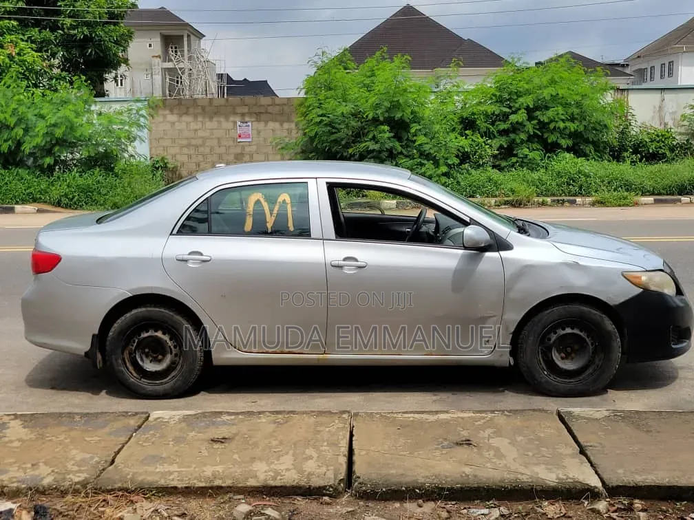 Toyota Corolla 2010 Silver