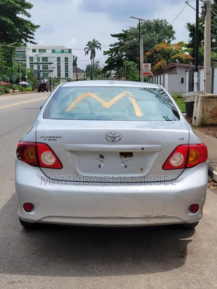 Toyota Corolla 2010 Silver