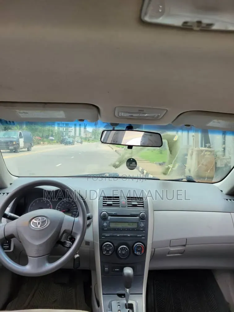 Toyota Corolla 2010 Silver