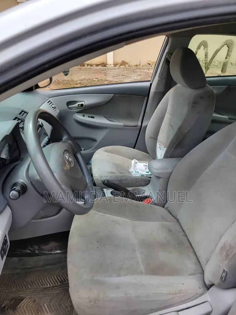 Toyota Corolla 2010 Silver